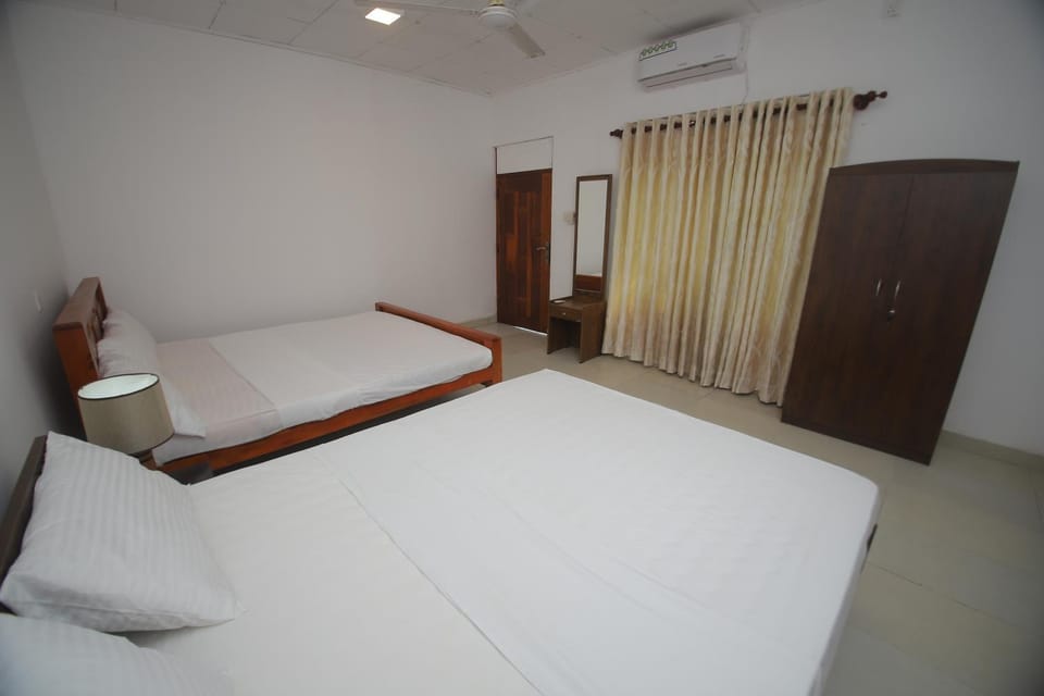 Bed, Photo of the whole room, Bedroom, air conditioner