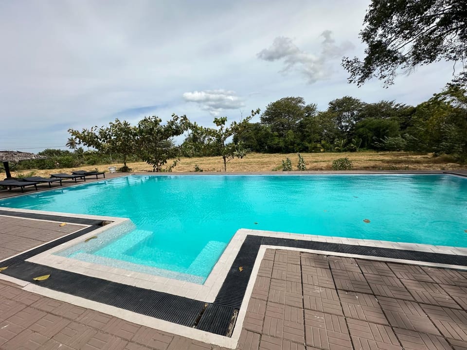 Birds Scenery Leisure Resort Hotel in Southern Province
