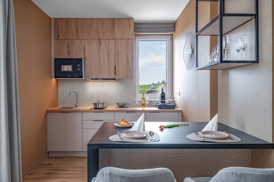 Kitchen or kitchenette, Dining area, stove