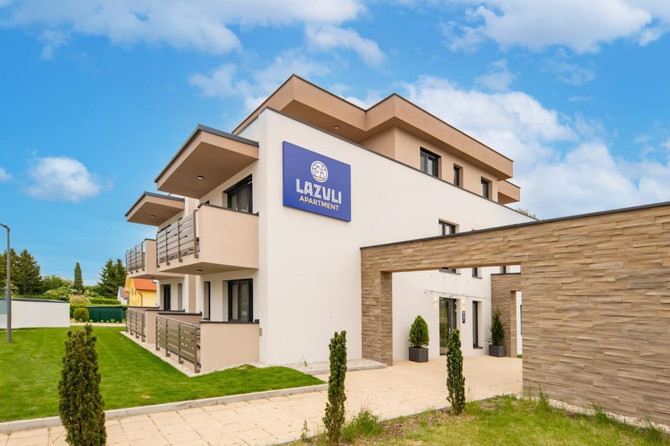 Property building, Facade/entrance, Garden