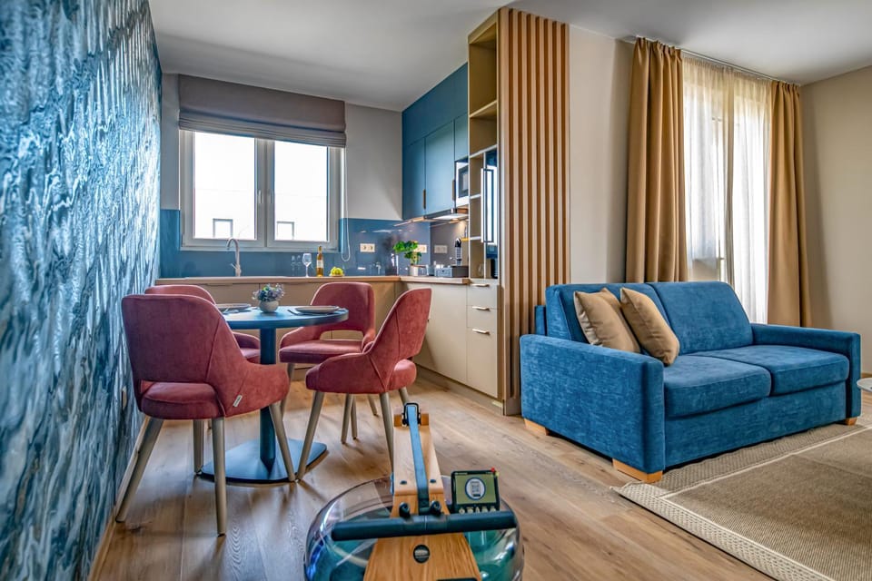 Kitchen or kitchenette, Living room, Photo of the whole room, Dining area