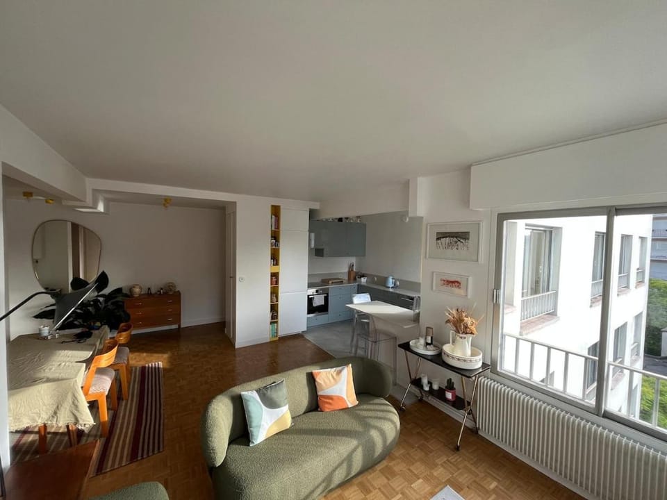 Quiet & bright apartment - République Apartment in Paris
