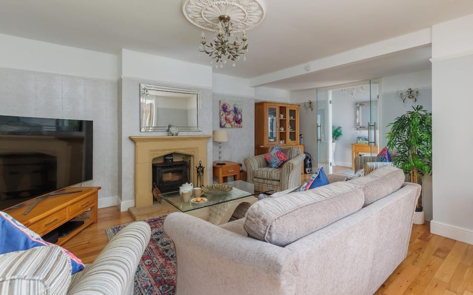 Communal lounge/ TV room, Living room