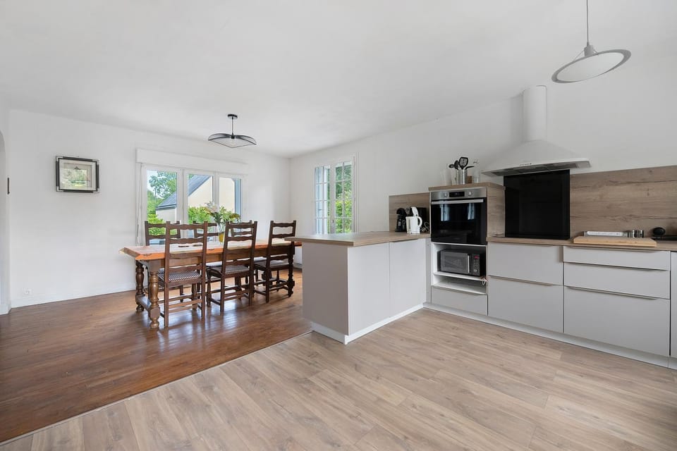 Property building, Kitchen or kitchenette, Living room
