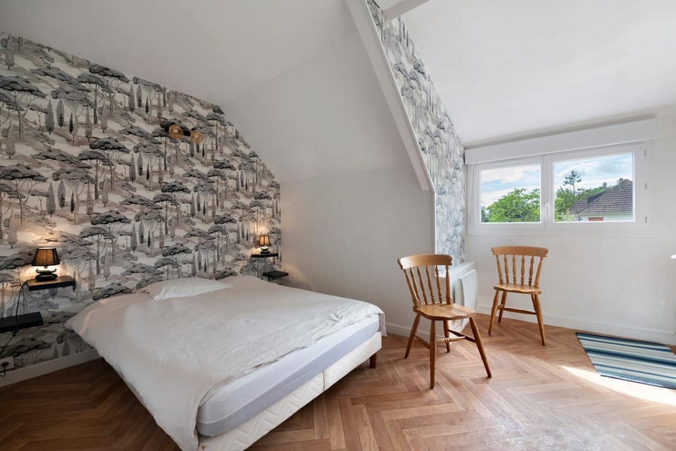 Property building, Living room, Bedroom