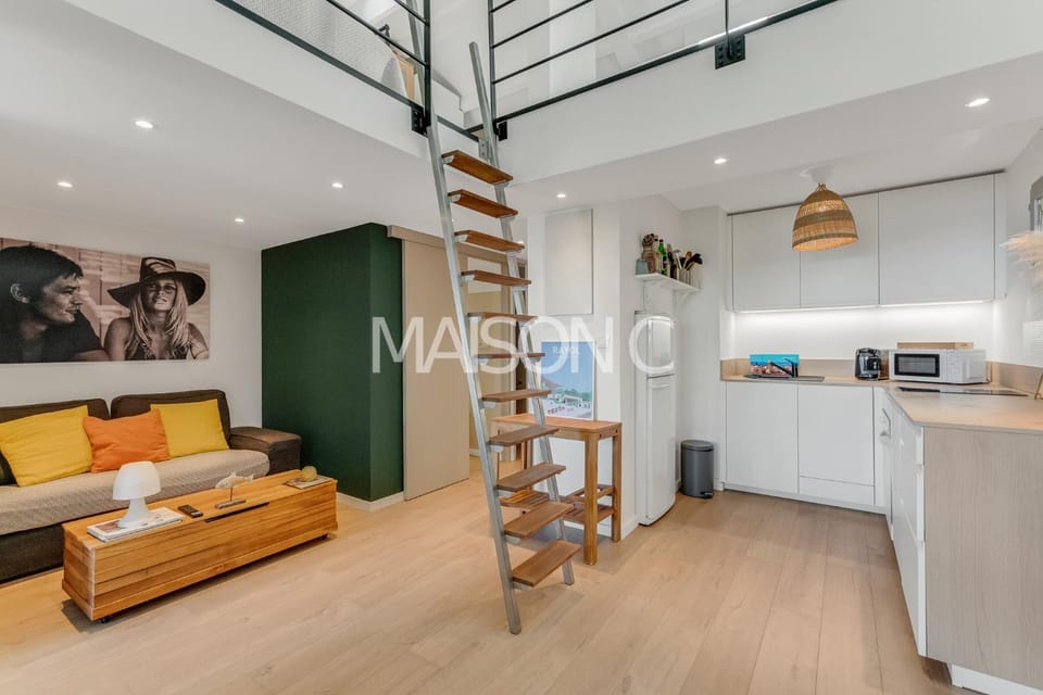Sea View Apartment A Short Walk To Apartment in Rayol-Canadel-sur-Mer