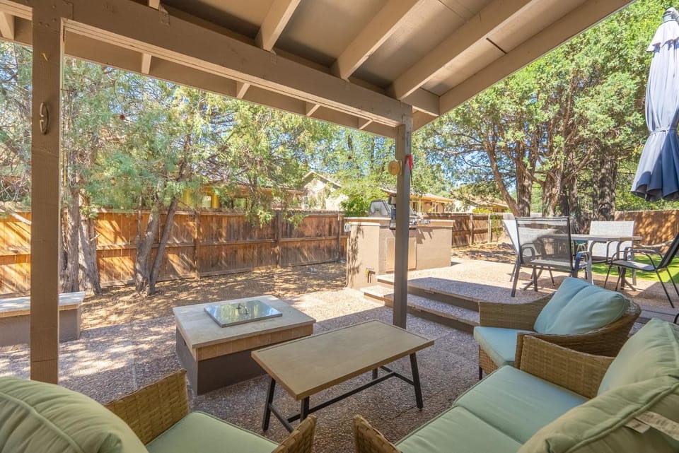 3BR Cozy Retreat Firepit Hot Tub BBQ & Patio House in Payson