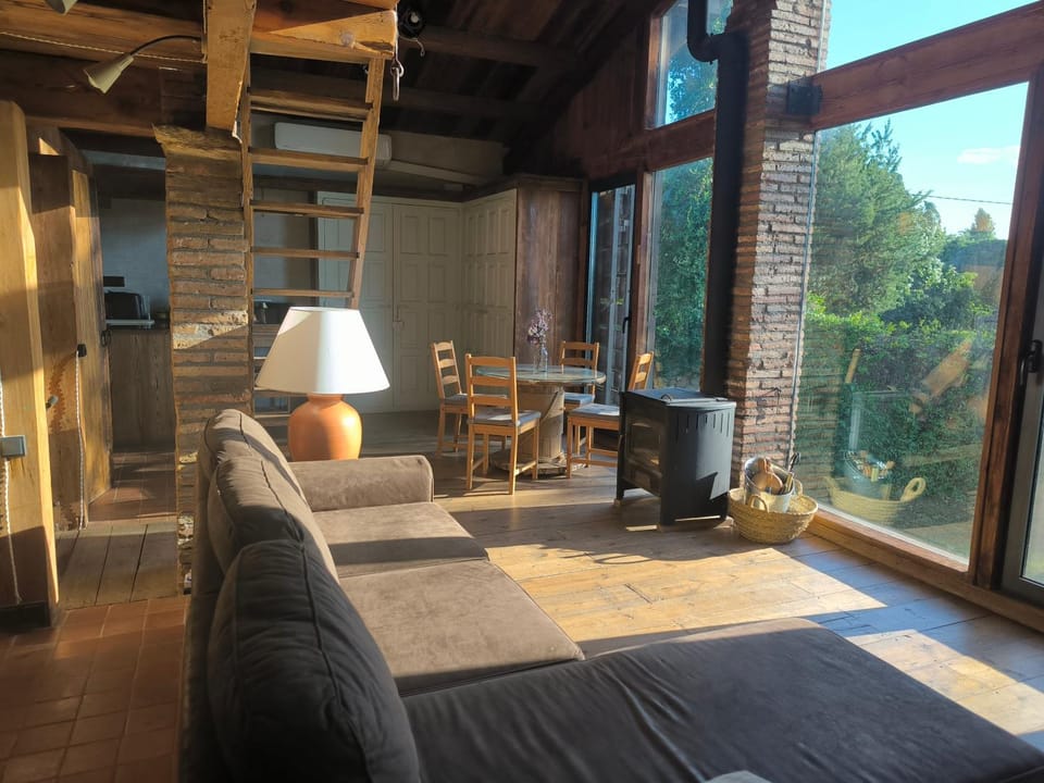 Can Cirili Rustic Romantic apartment for couples or family events Country House in Baix Empordà