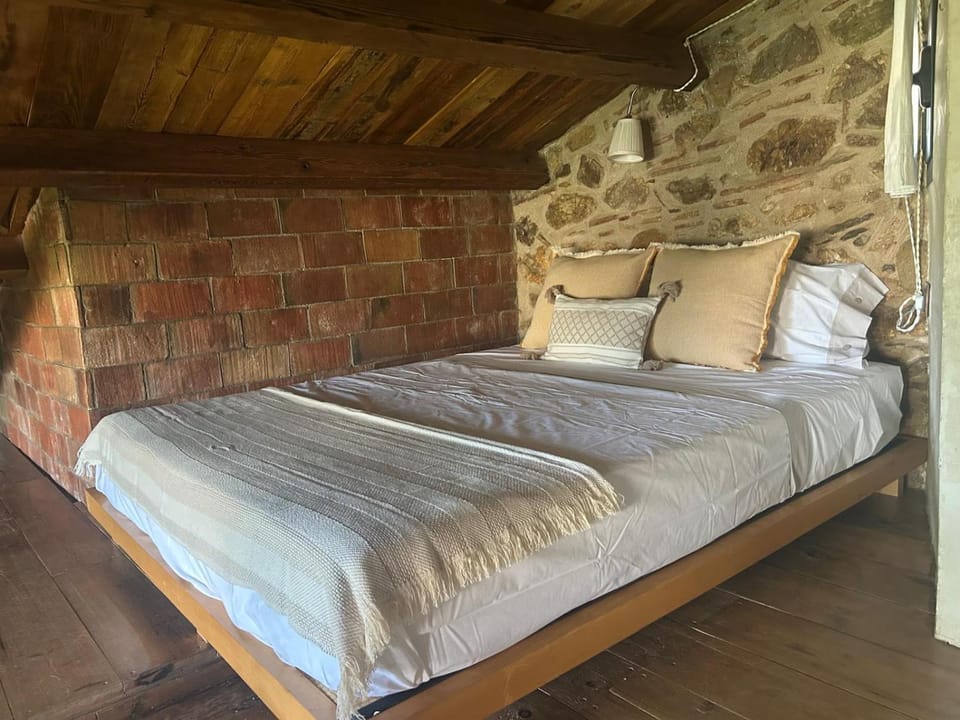 Can Cirili Rustic Romantic apartment for couples or family events Country House in Baix Empordà