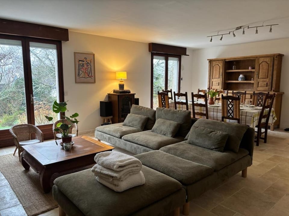 Living room, Dining area