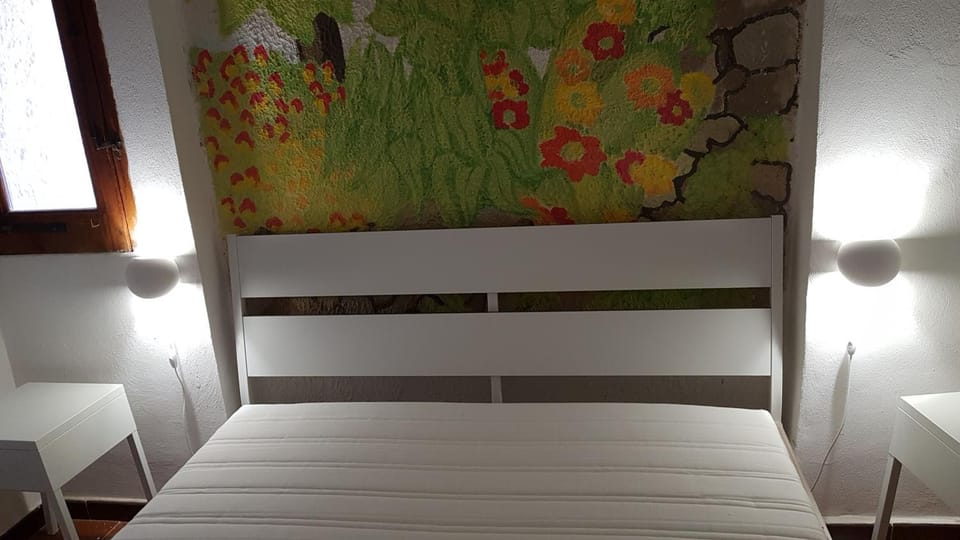 Bed, Photo of the whole room
