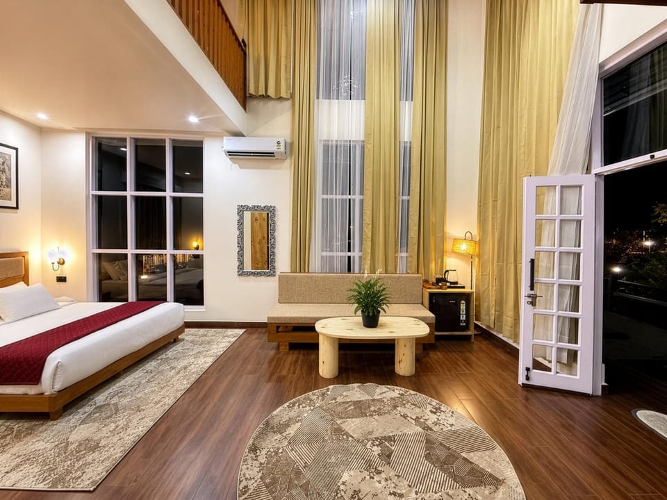 Bed, Living room, Photo of the whole room, Seating area, Bedroom