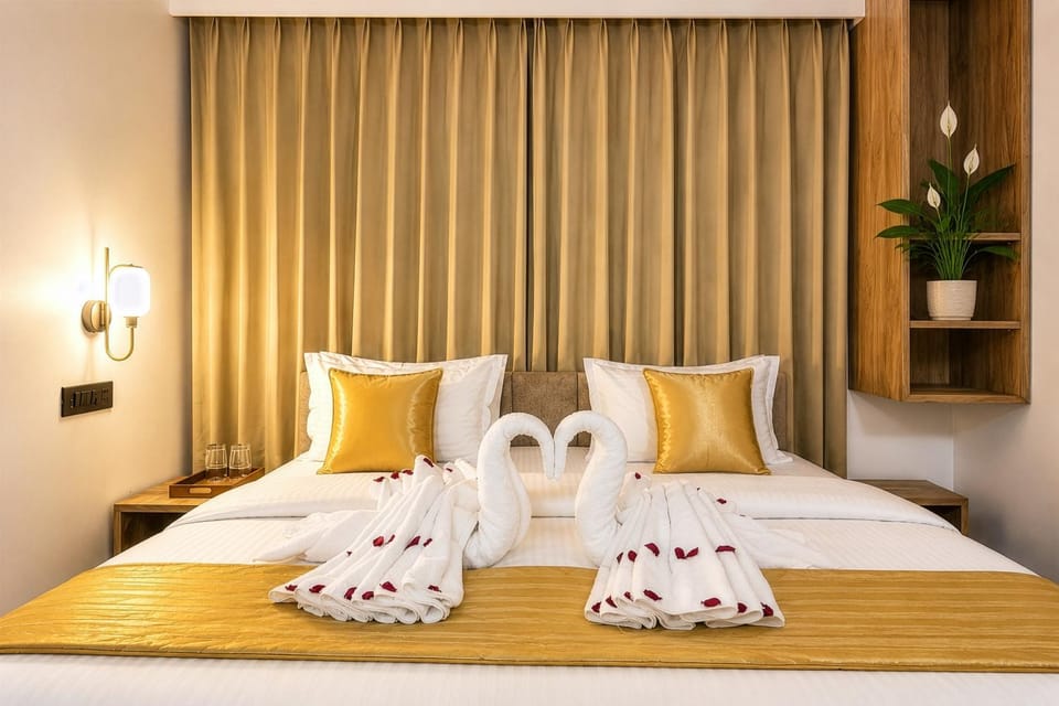 Bed, Photo of the whole room, Bedroom, towels