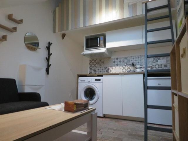 Kitchen or kitchenette, Living room, Dining area, pet friendly, stove, washing machine