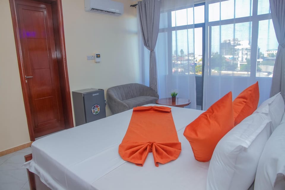 Bed, Photo of the whole room, Bedroom, air conditioner
