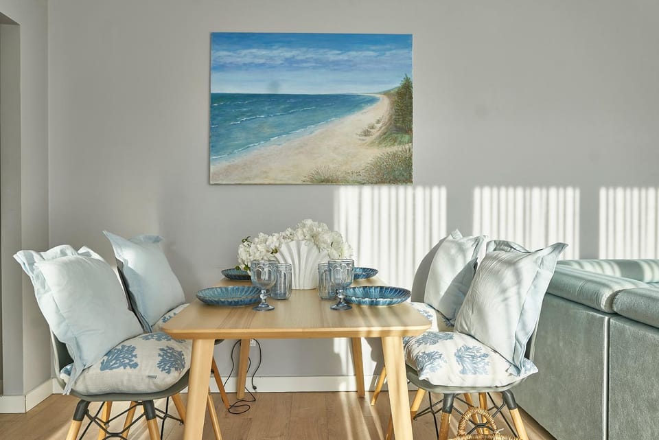 Living room, Seating area, Dining area, Breakfast