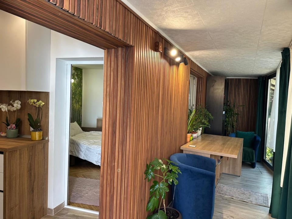 Bed, TV and multimedia, Living room, Photo of the whole room, Seating area