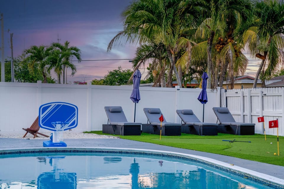 Swimming pool
