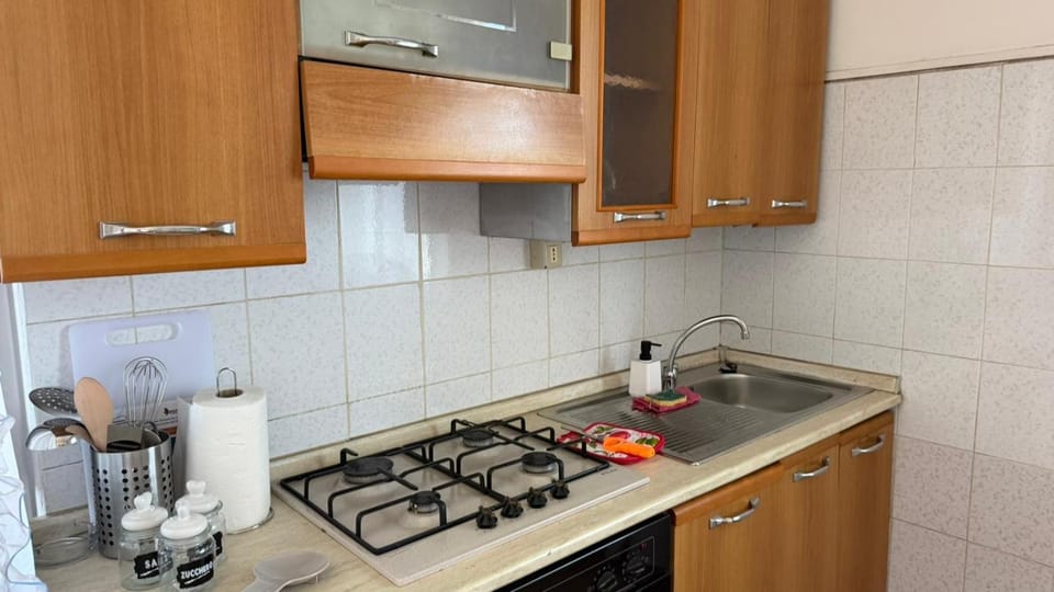 Kitchen or kitchenette, Food and drinks, Food and drinks, Food, Food, pet friendly, stove, kitchen, kitchen