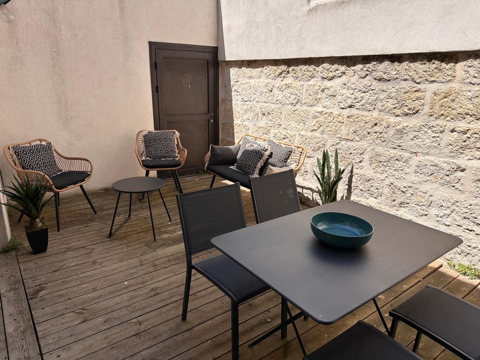 Patio, Dining area