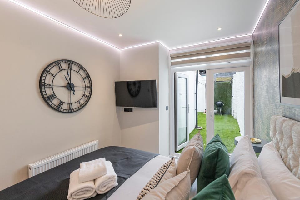 Modern London 3 Bedroom Flat with Jacuzzi Tub Apartment in London Borough of Southwark
