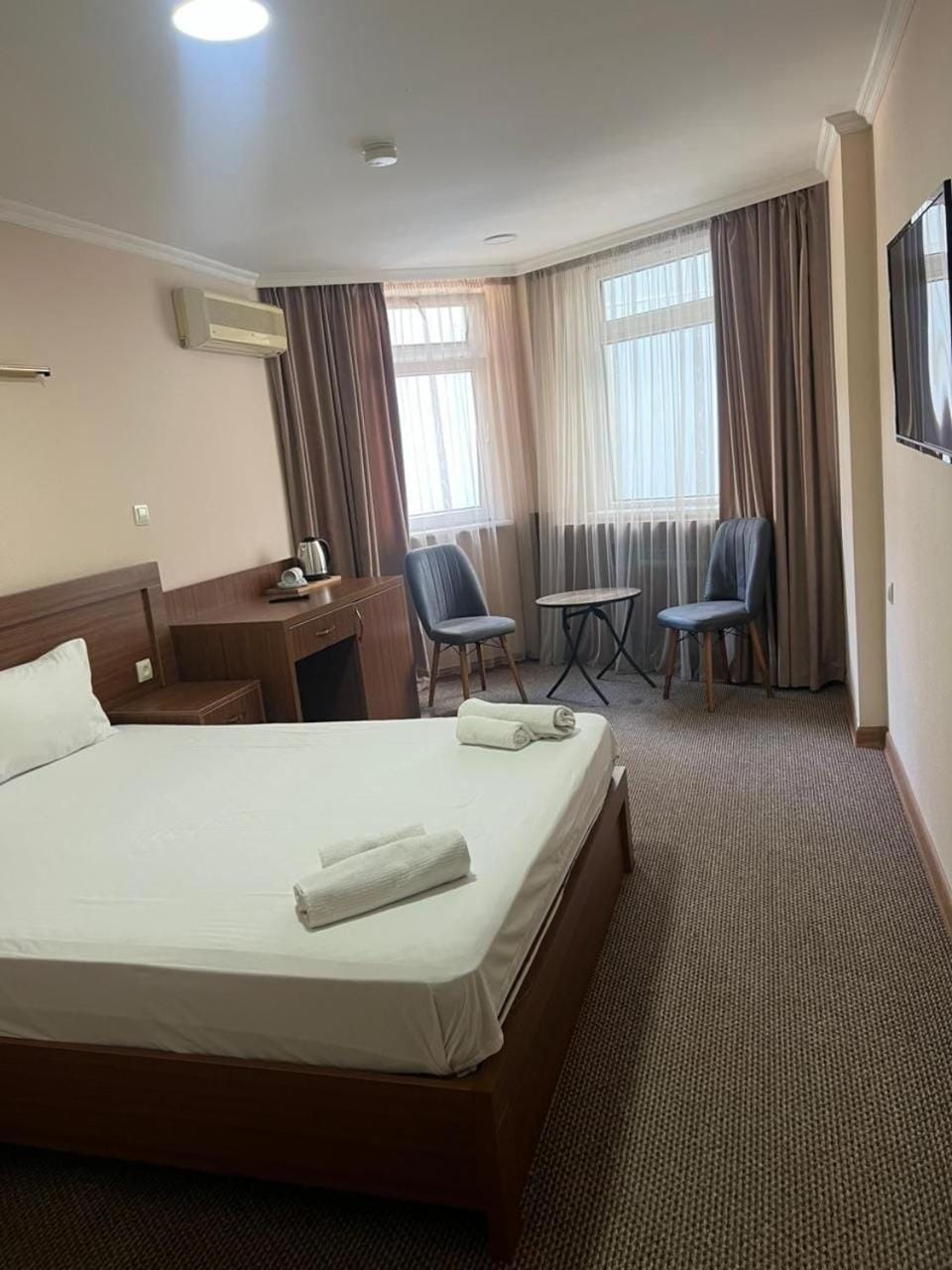 HOTEL L - Bakuri Hotel in Batumi