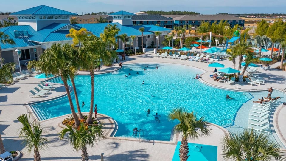 Luxury 5BR Villa Private Pool Sleeps 18 near Disney House in Polk County