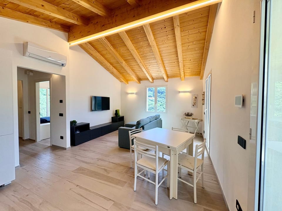 TV and multimedia, Living room, Dining area