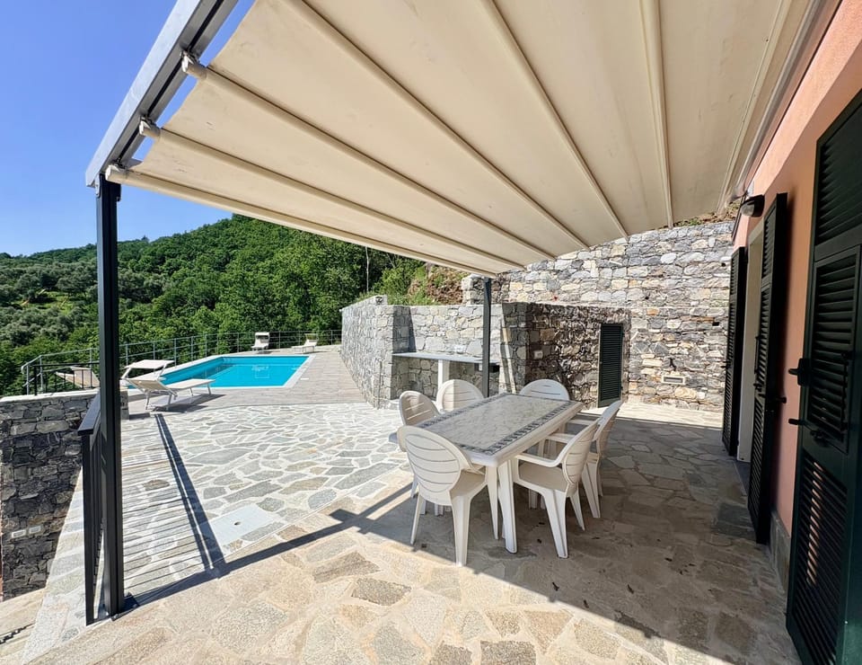 Balcony/Terrace, Dining area, Pool view