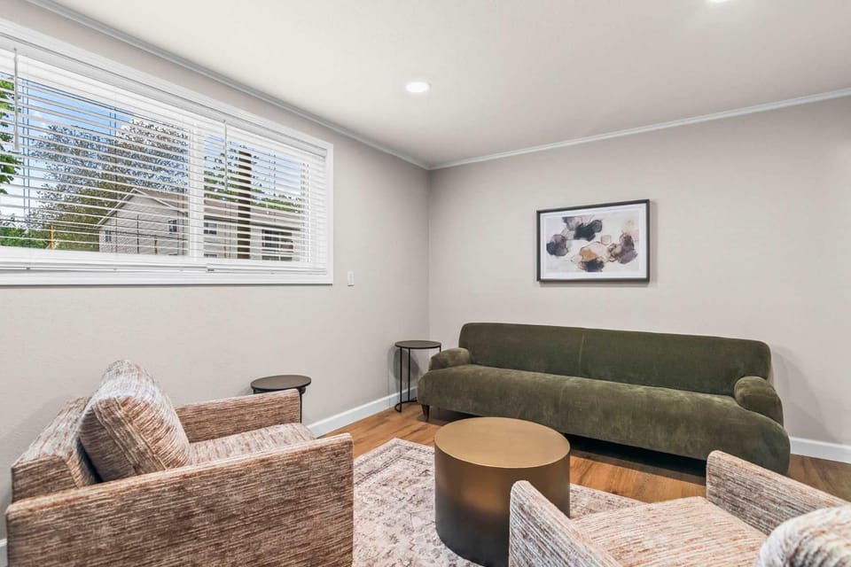 Newly Renovated Unit in Central Spfld #102 Apartment in Springfield