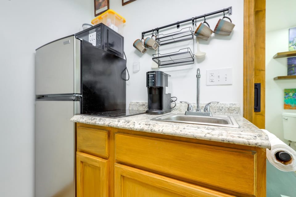 Retreat for Couples & Artists! Atlanta Tiny Home Apartment in Atlanta