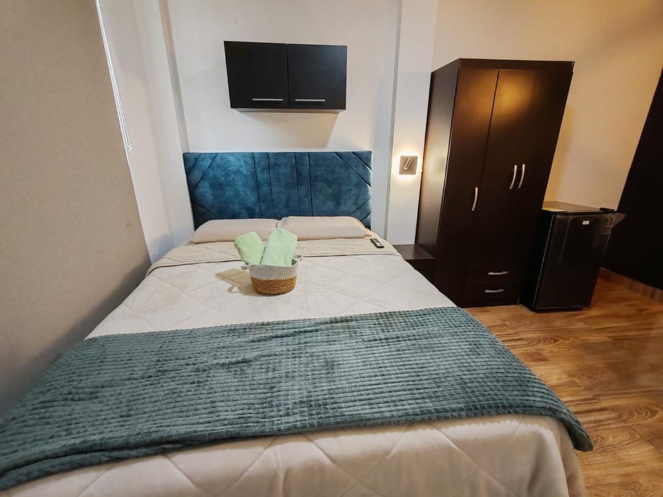 Bed, TV and multimedia, Photo of the whole room, Bedroom, wardrobe