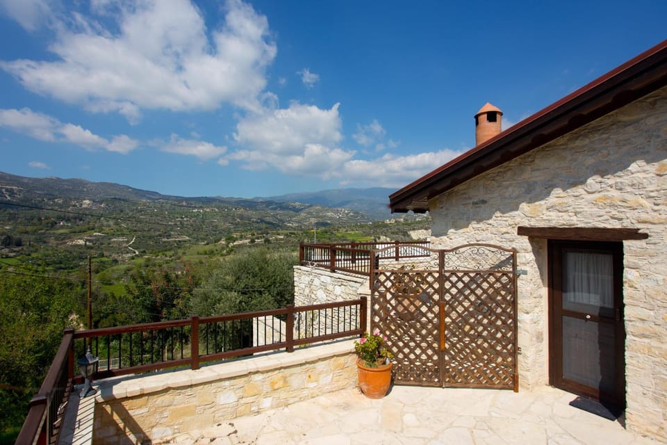 Balcony/Terrace, Mountain view