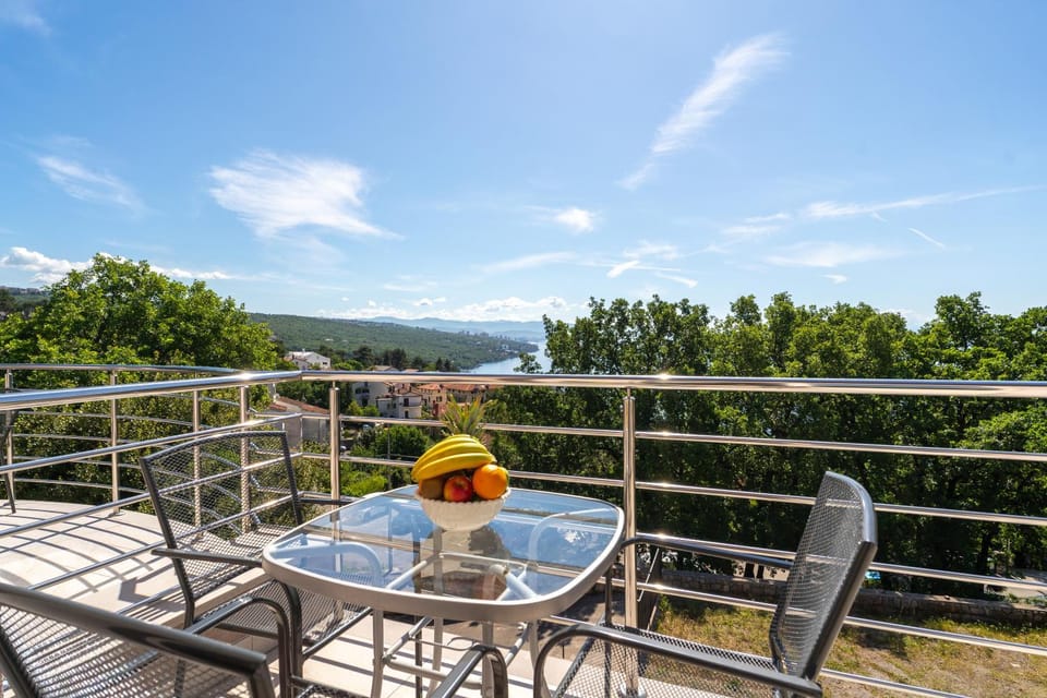 View (from property/room), Balcony/Terrace, Seating area, Sea view