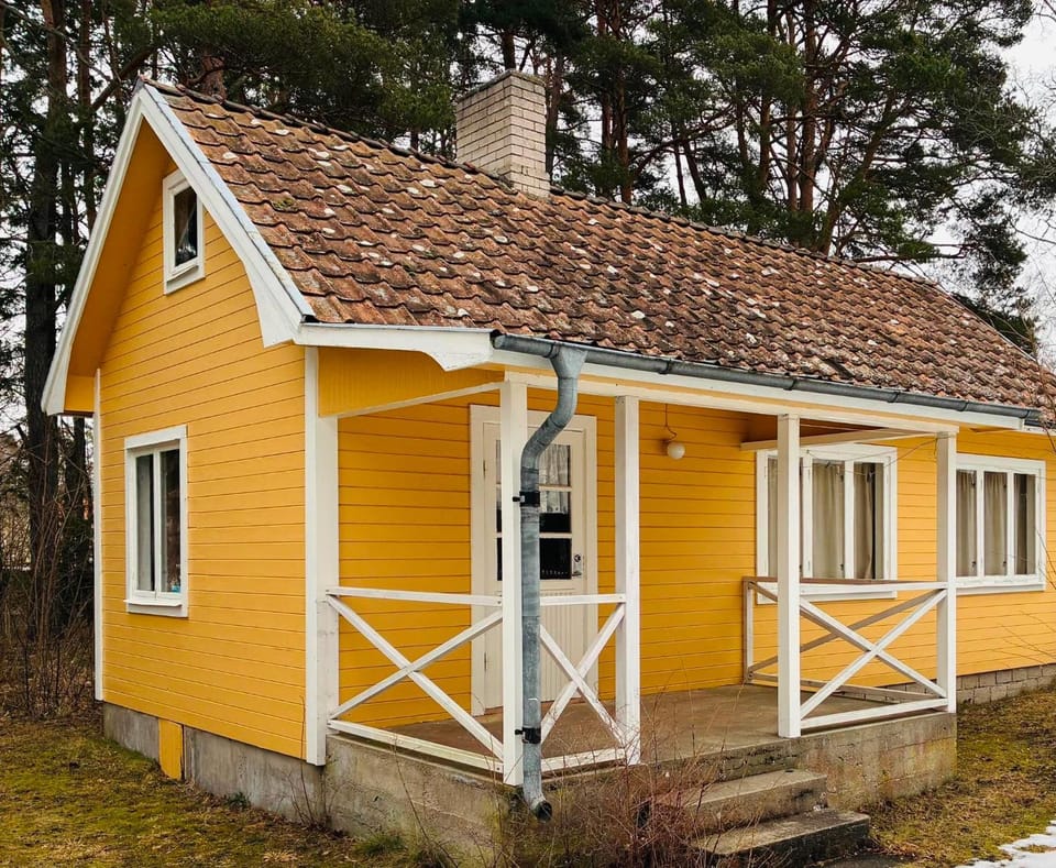 Cozy Gotland cottage low price next to Tofta beach House in Visby