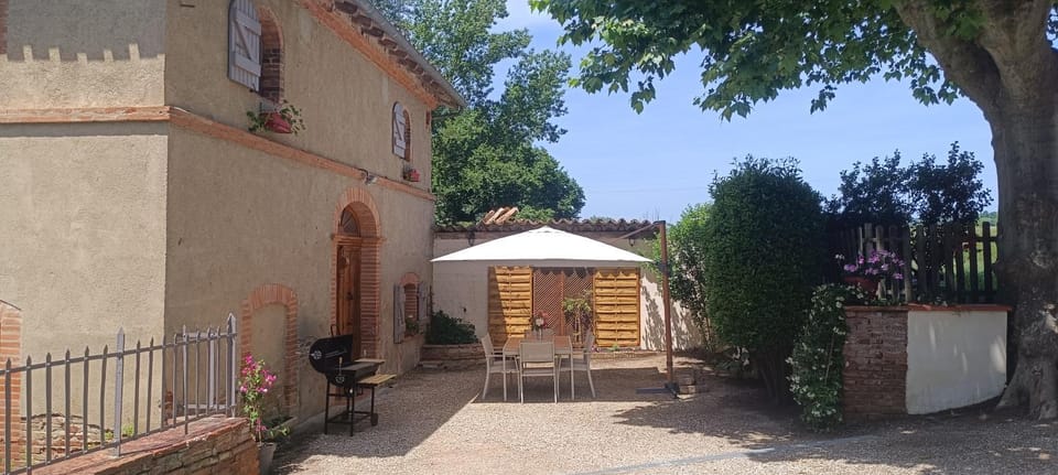 BBQ facilities, Dining area