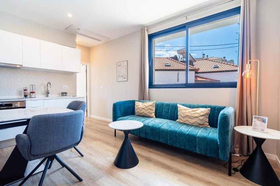 GuestReady – Steps from Sand • Champagne Pool Apartment in Madeira District