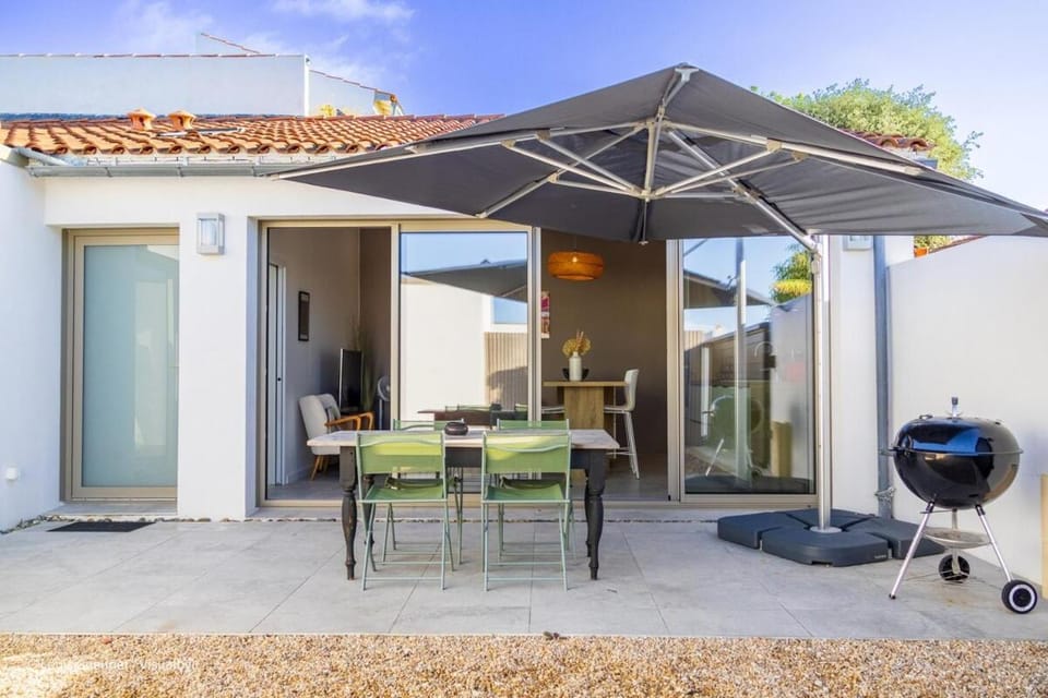 Maison neuve La Rochelle Bed and Breakfast in La Rochelle