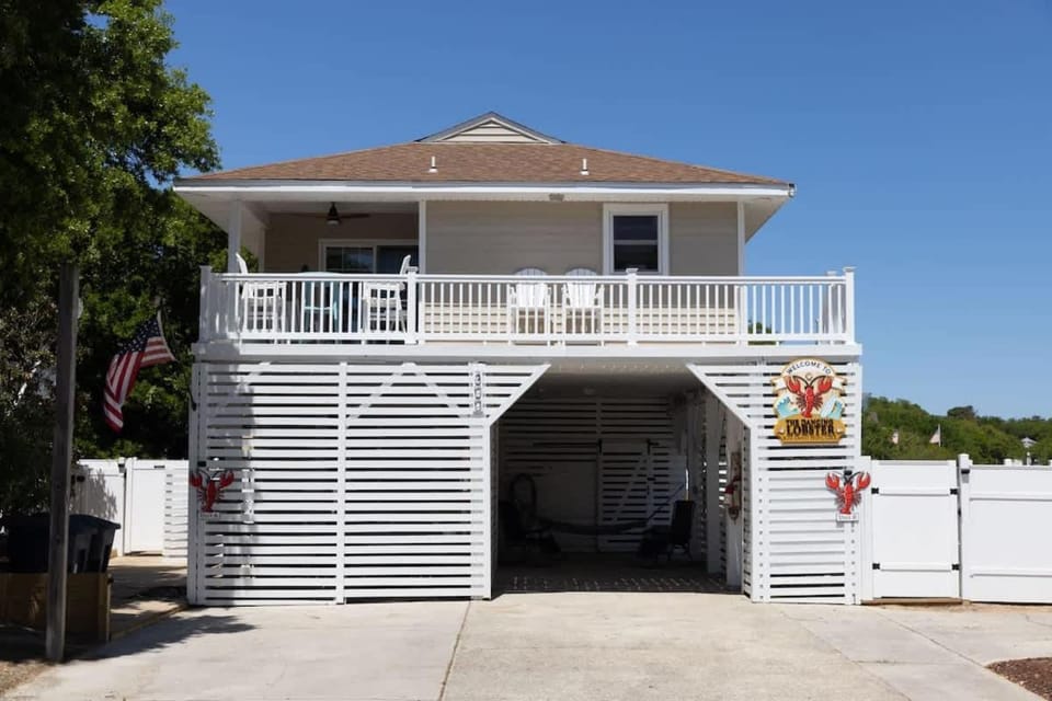 Bikes Beach Gear Hot Tub Fire Pit House in Kill Devil Hills