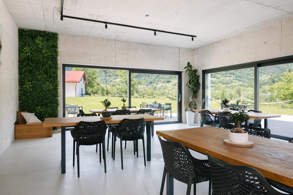 Seating area, Dining area, Breakfast