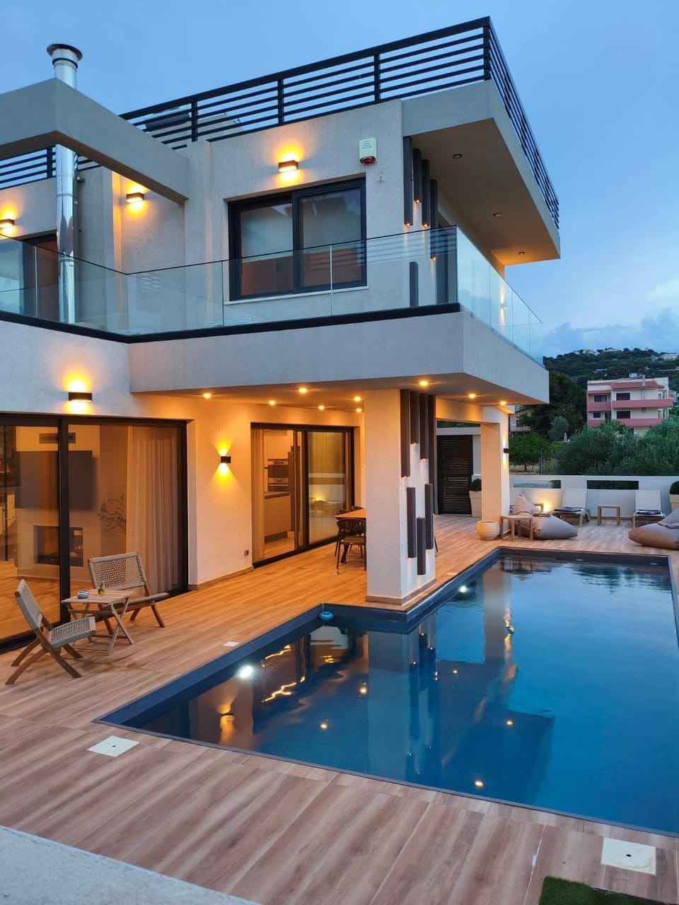 Property building, Balcony/Terrace, Pool view, Swimming pool, sunbed