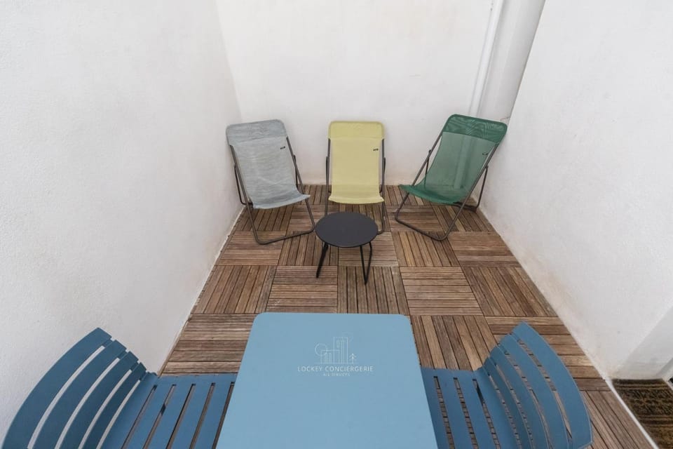Appartement Climatisé avec terrasse-Pied du Port Apartment in La Rochelle