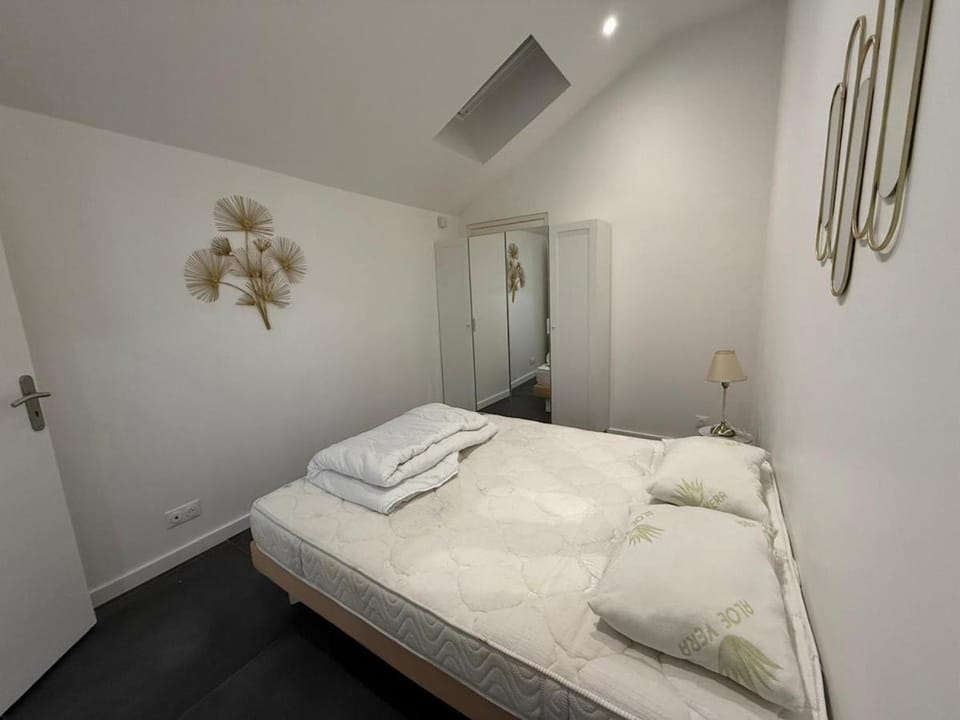 Loft 6 personnes Cours Fauriel WIFI TV Apartment in Saint-Étienne