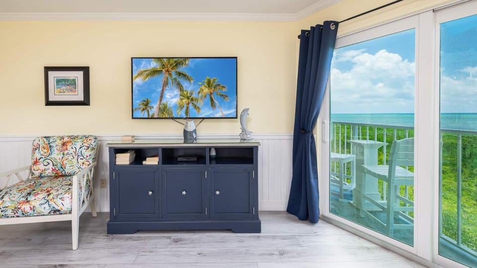 Sunrise Penthouse 3316 Ocean Pointe 1BR 2BA House in Tavernier