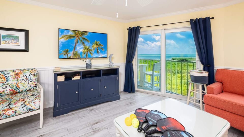 Sunrise Penthouse 3316 Ocean Pointe 1BR 2BA House in Tavernier