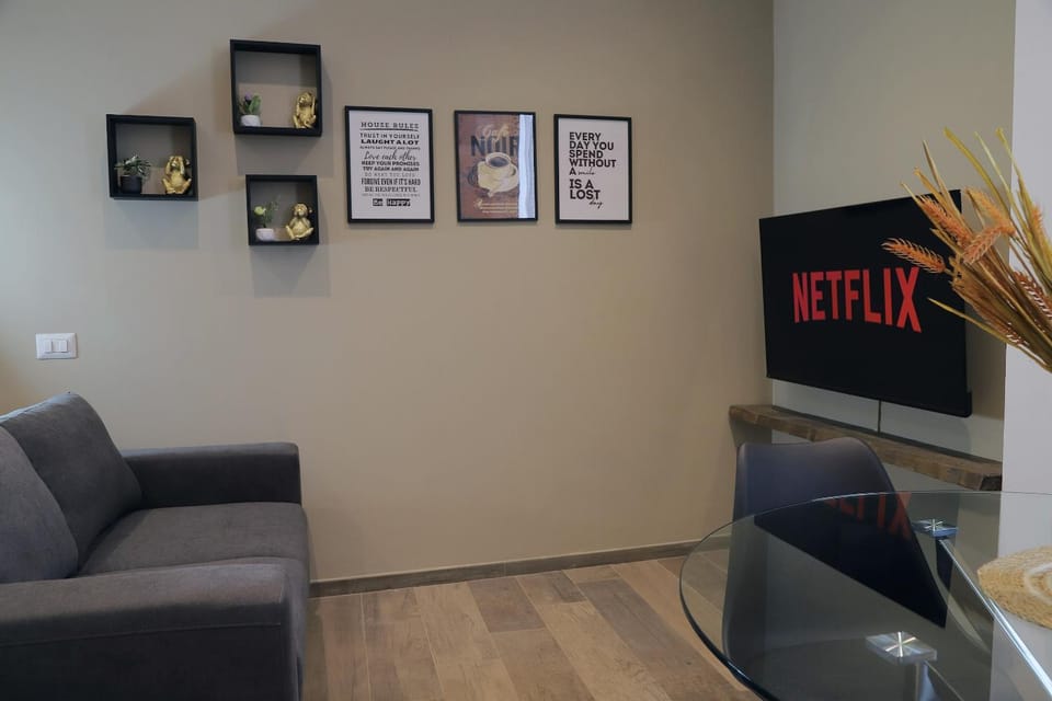TV and multimedia, Living room, Seating area