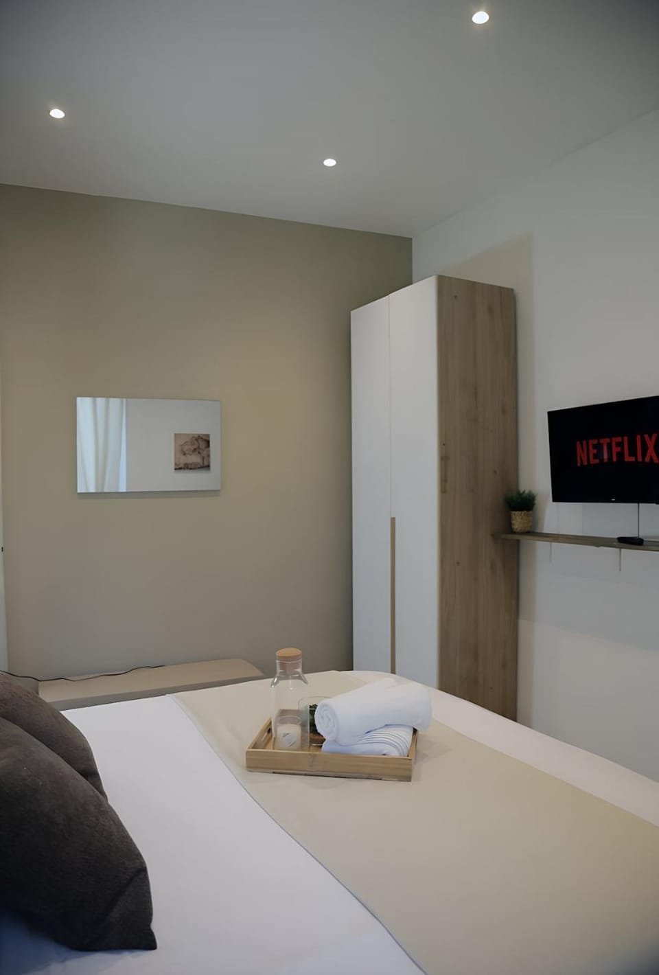 Bed, TV and multimedia, Bedroom, wardrobe