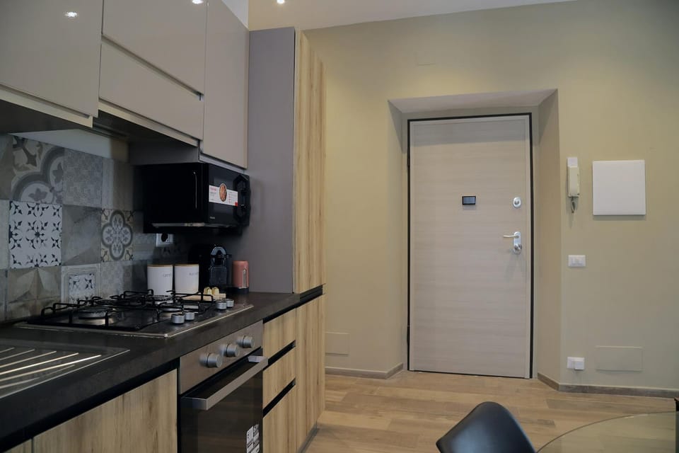 Coffee/tea facilities, oven, stove, toaster