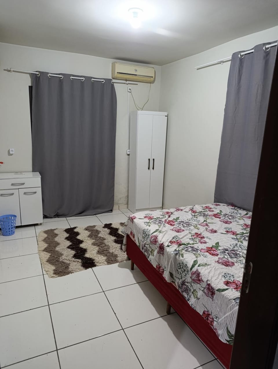 Bed, Bedroom, wardrobe, air conditioner