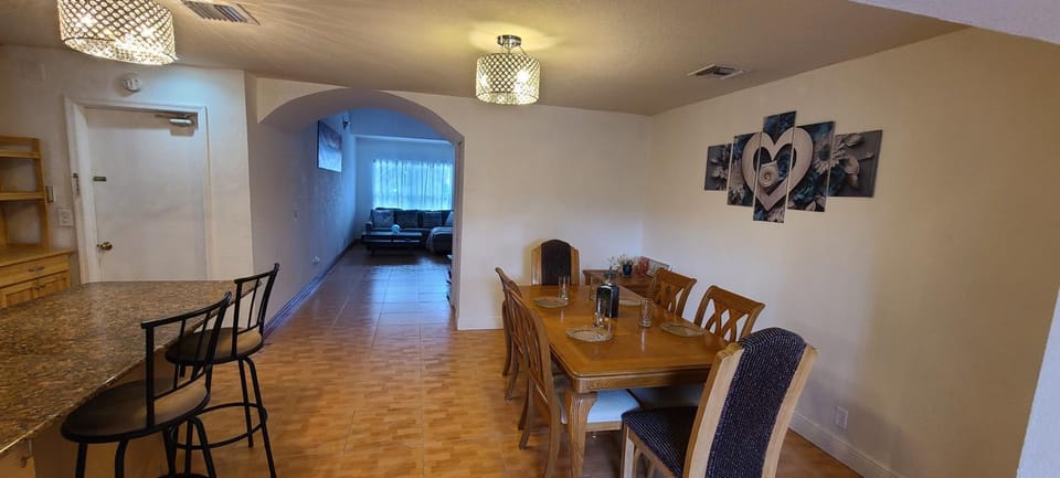 Beautiful modern spacious home House in Oakland Park